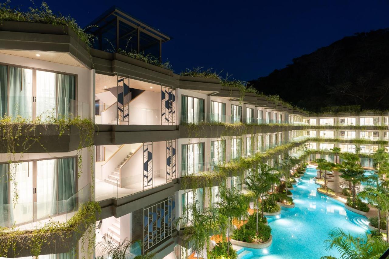 Panwaburi Beachfront Resort - Sha Extra Plus Ngoại thất bức ảnh The hotel at night